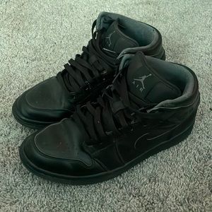 Jordan 1 retro Triple Black 2016 release (NO BOX) great pair with minimal wear